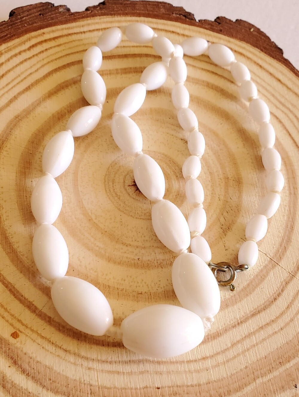 Vtg. Milk Glass Necklace - Picture 5 of 6
